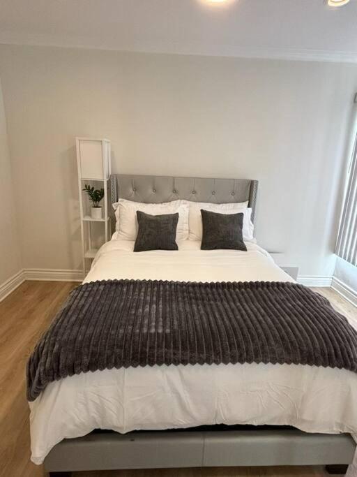 King Size Bed In Cozy, Modern Hollywood Place Appartamento Los Angeles